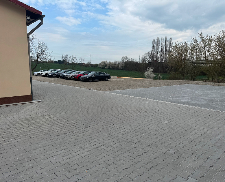 Parkování u letiště - Bouchalka